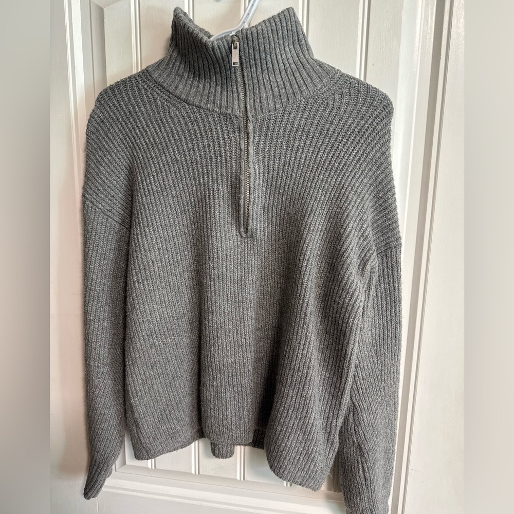 Old Navy Gray Ribbed Sweater